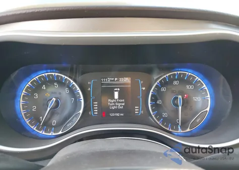 2017 Chrysler Pacifica Touring z USA, uszkodzony, nr VIN 2C4RC1DG6HR570632